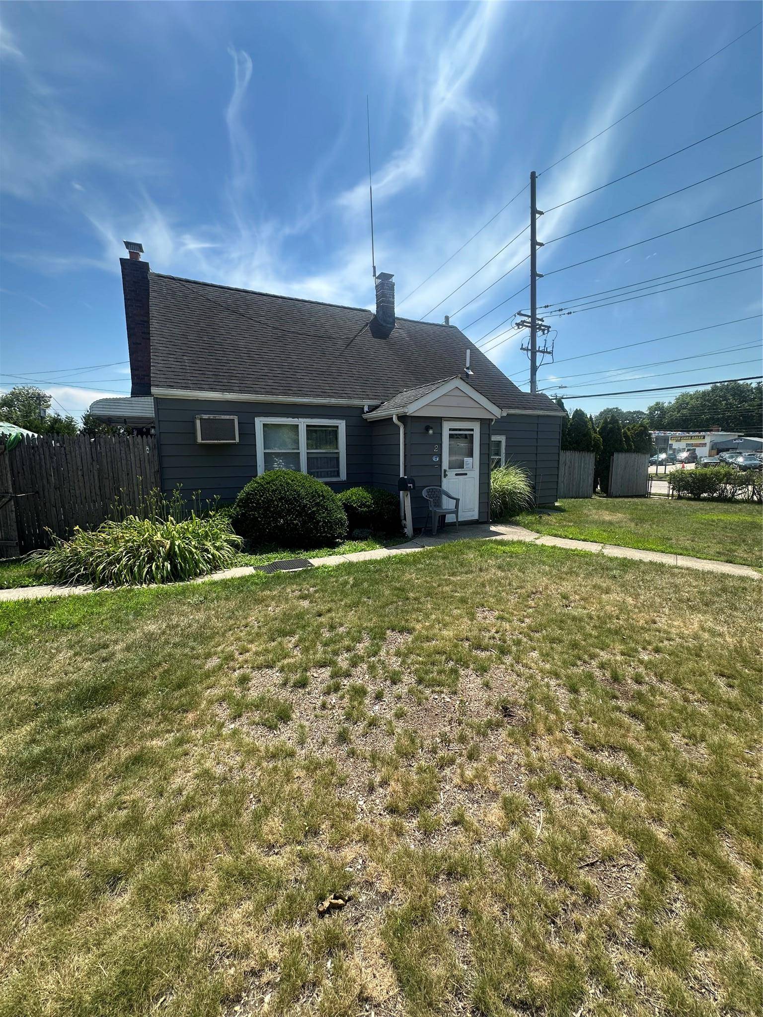 2 Bluespruce RD, Levittown, NY 11756
