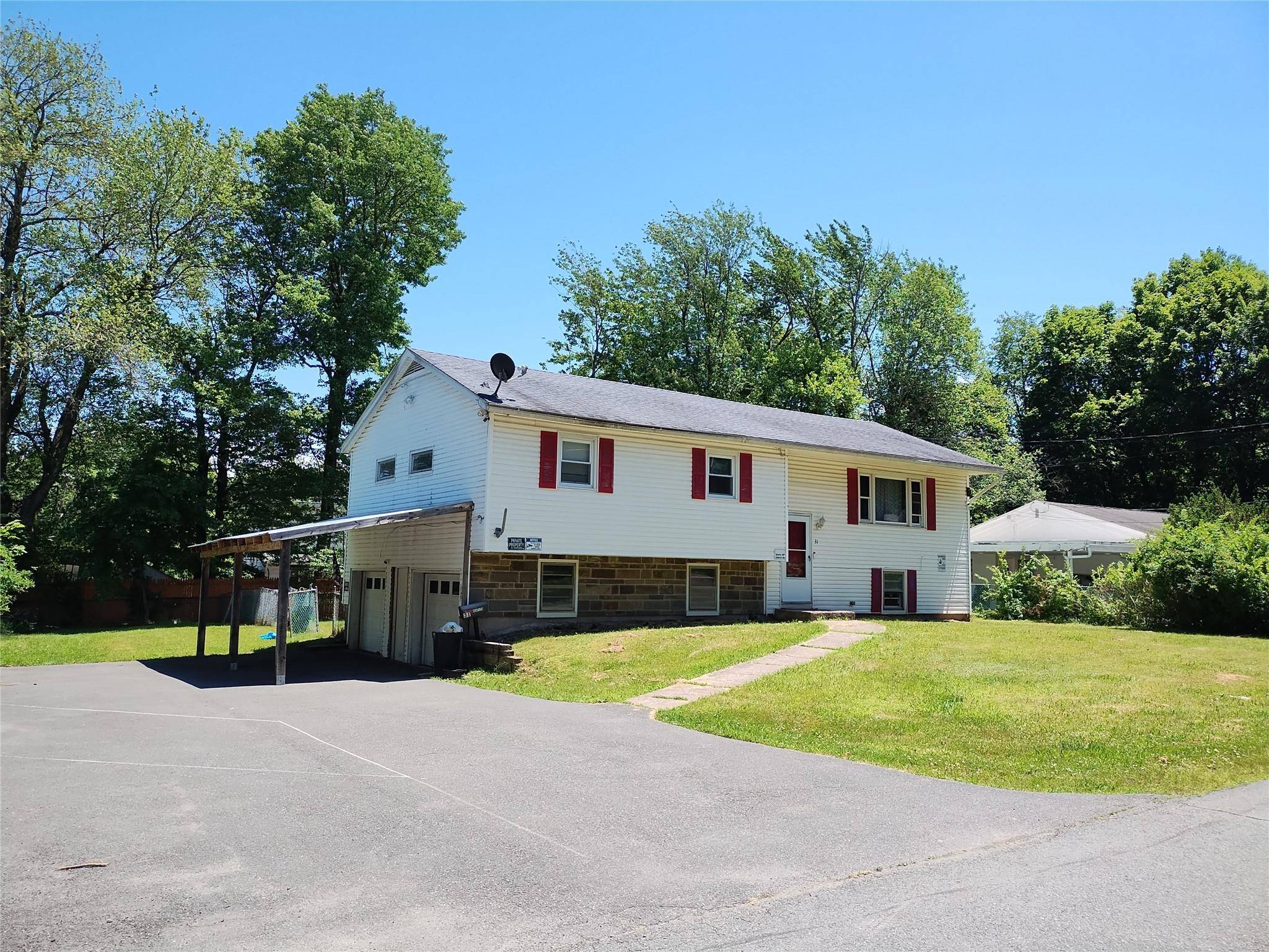 31 York AVE, Monticello, NY 12701