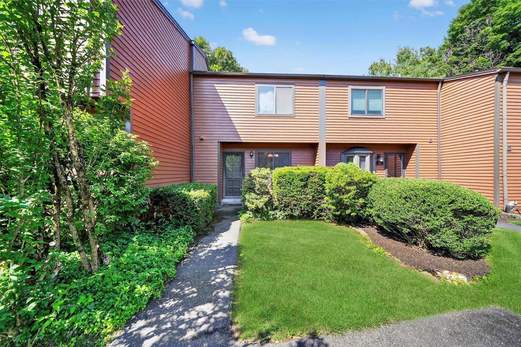 Cortlandt Manor, NY 10567,3 Adrian CT #B