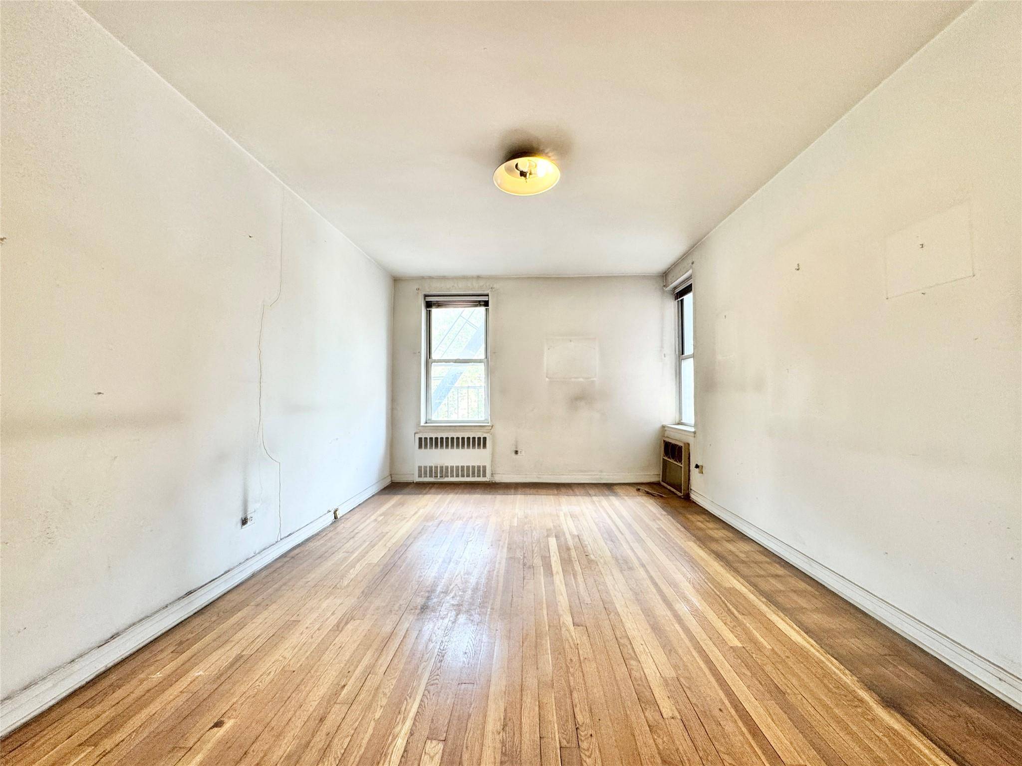 Elmhurst, NY 11373,83-37 Saint James AVE #3S