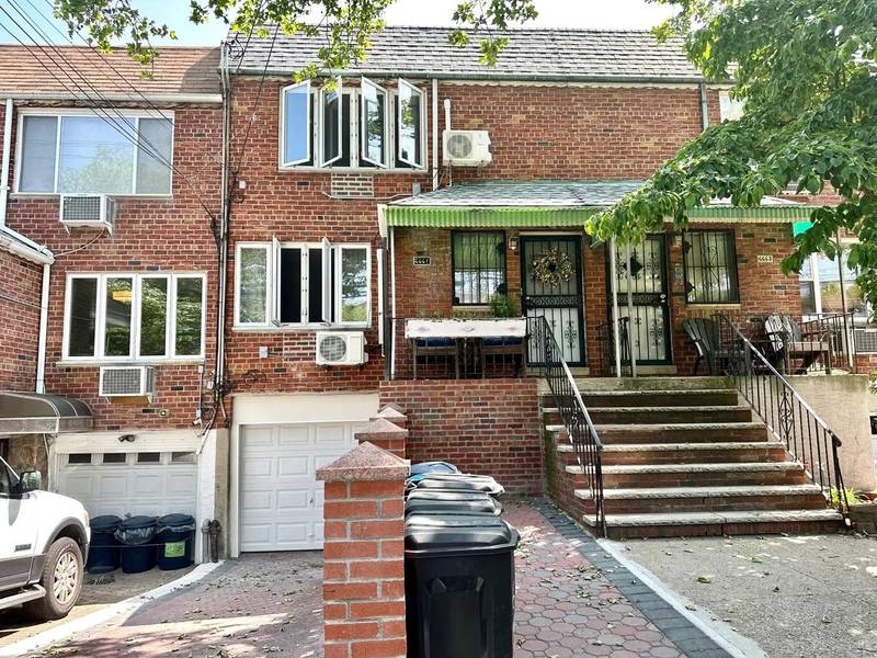 66-61 73rd PL, Middle Village, NY 11379