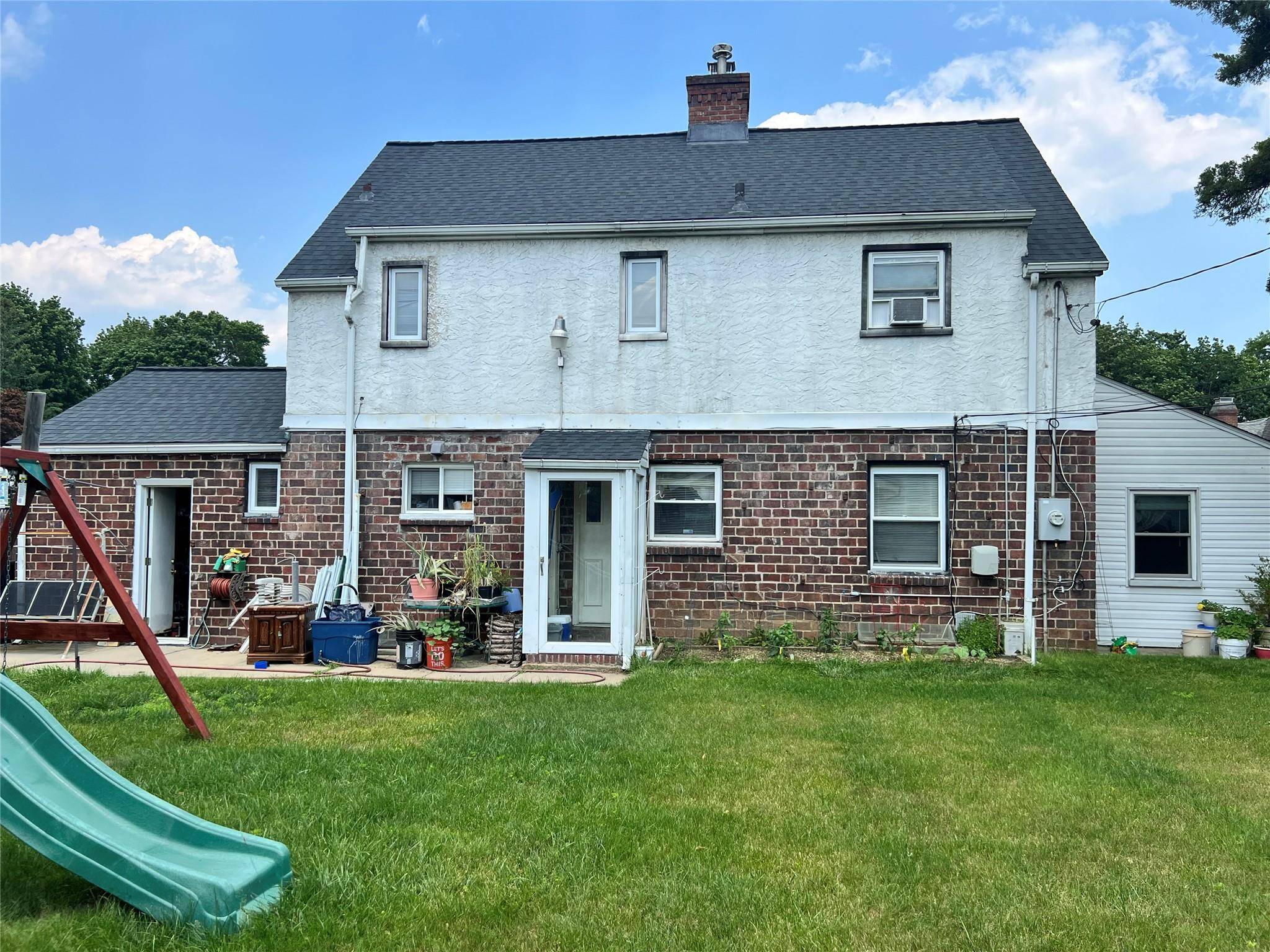 Hempstead, NY 11550,65 Surrey LN