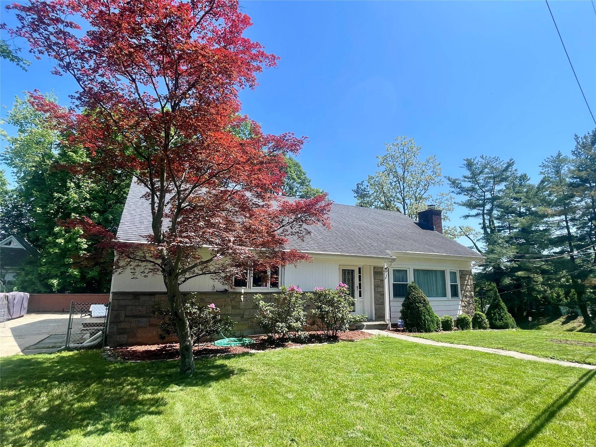 Larchmont, NY 10538,28 Cooper LN