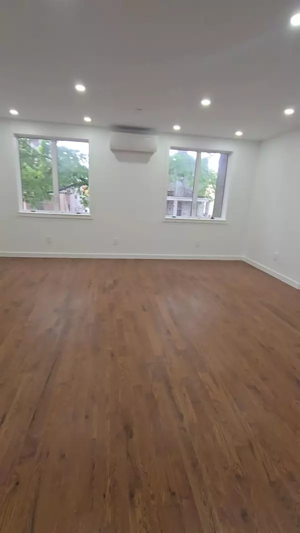 Brooklyn, NY 11212,2041 Strauss ST