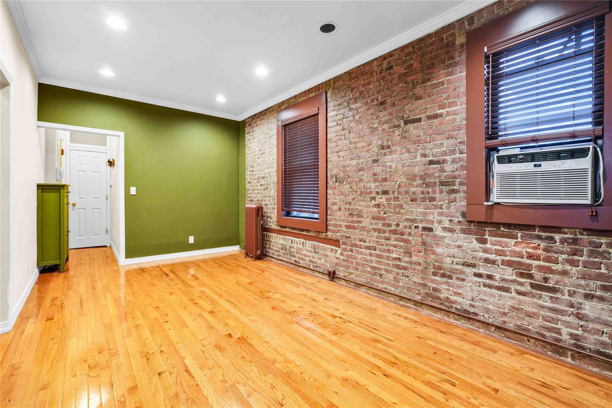 Astoria, NY 11105,21-58 35 ST #5D