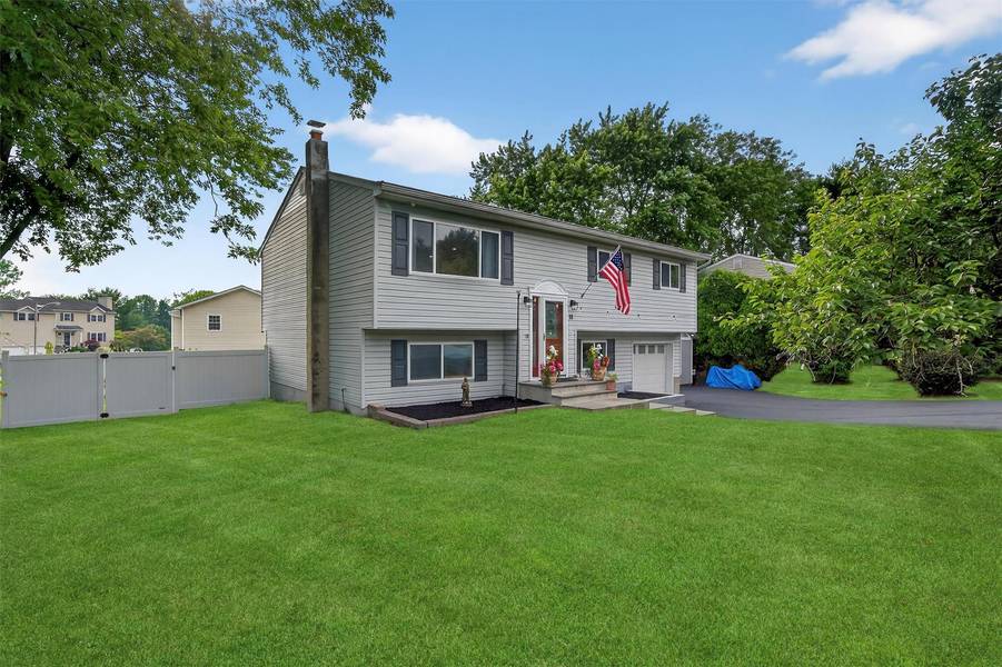 11 Decker DR, Washingtonville, NY 10992