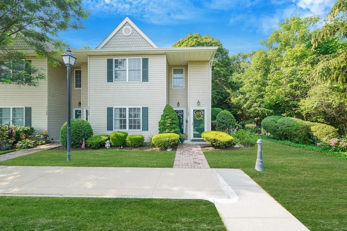 Melville, NY 11747,1126 Savoy DR