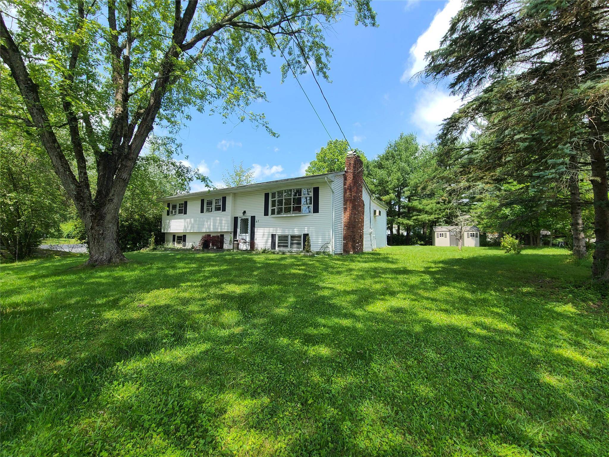 57 Lakeview DR, Kiamesha Lake, NY 12751