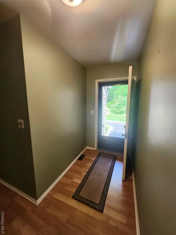 Jefferson Valley, NY 10598,108 Village RD #B