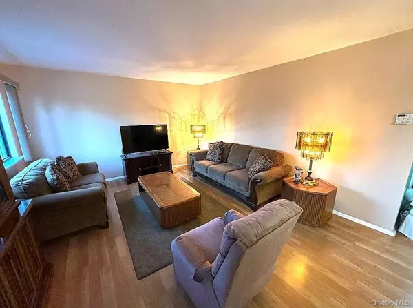 Jefferson Valley, NY 10598,108 Village RD #B