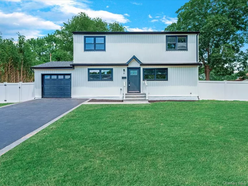 25 Riverdale AVE, Oakdale, NY 11769