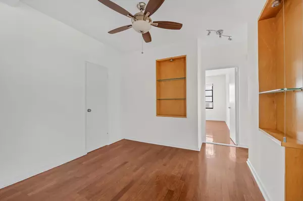 Rego Park, NY 11374,99-52 66 RD #11W