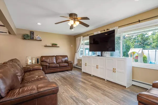 Wantagh, NY 11793,112 Twin LN