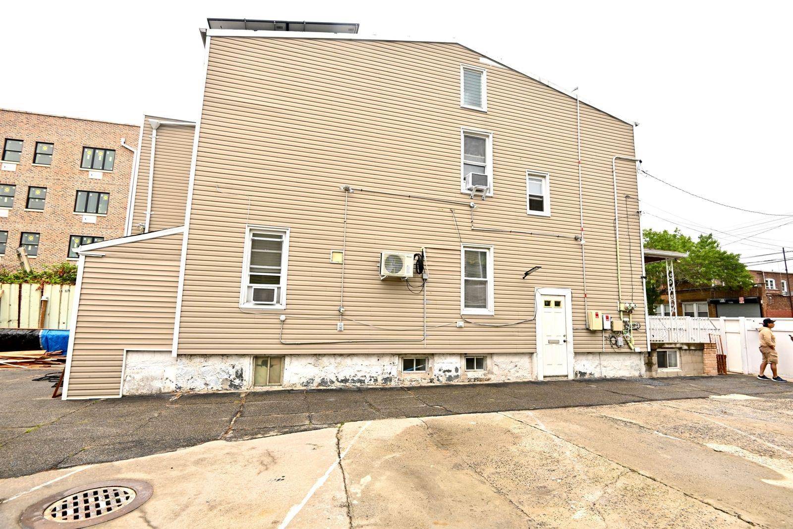 Ozone Park, NY 11416,10112 93rd ST
