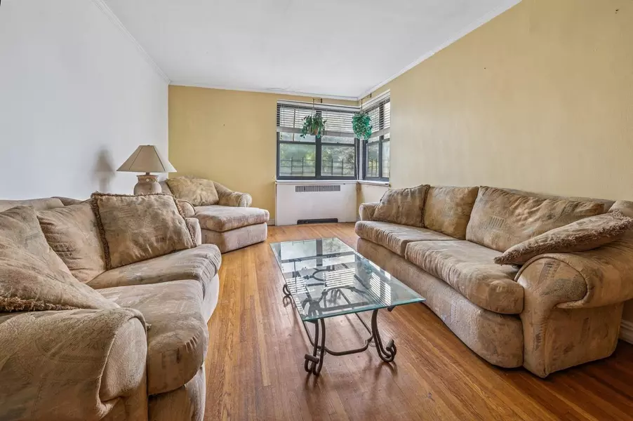 306 E Mosholu Pkwy #3D, Bronx, NY 10458