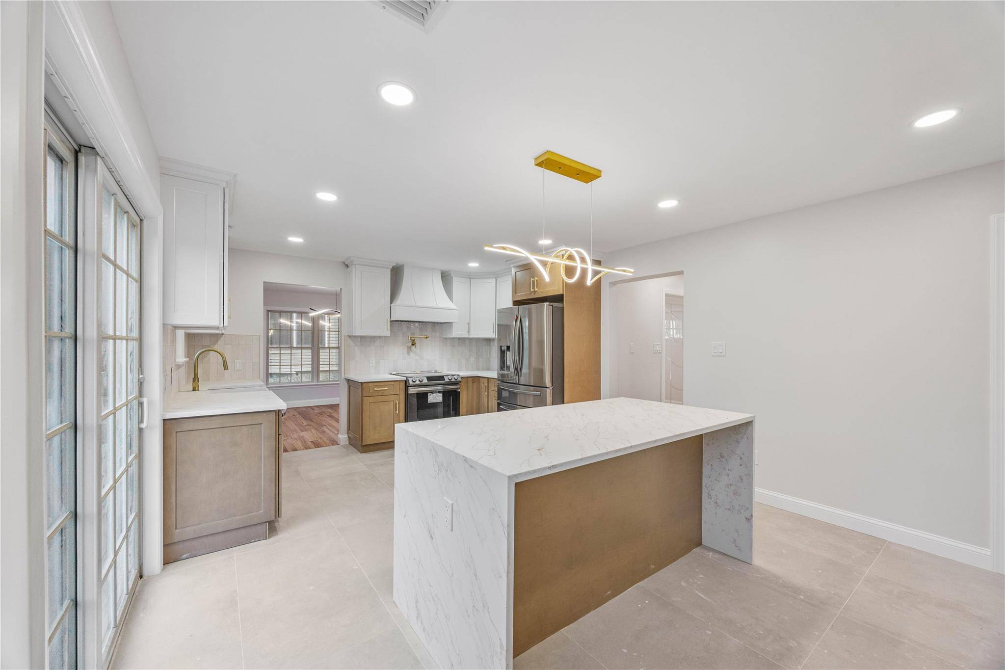 Yonkers, NY 10710,56 Patmore AVE