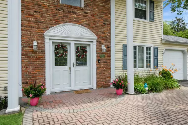 Hauppauge, NY 11788,30 Dale LN