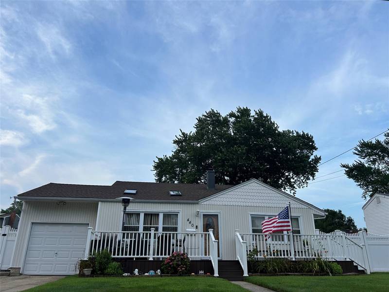 440 N Monroe AVE, Lindenhurst, NY 11757