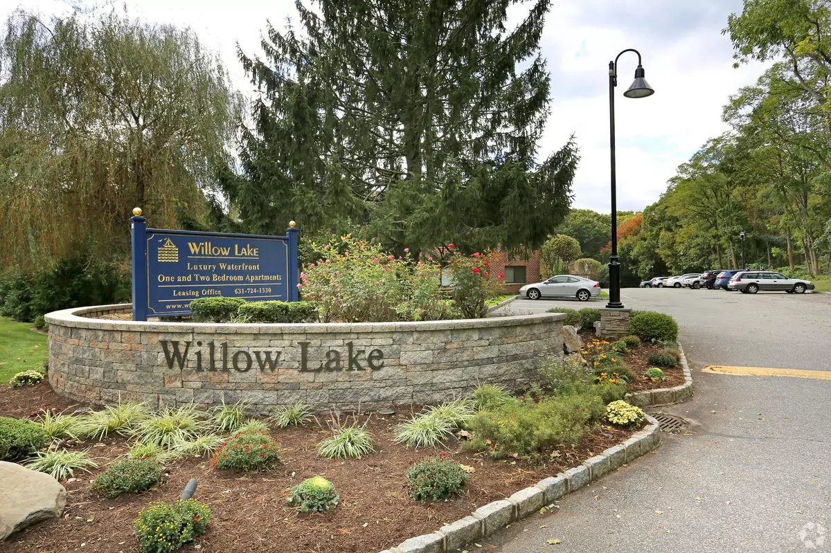 Smithtown, NY 11787,44 Route 25 A #202
