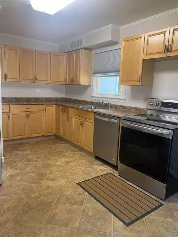 East Northport, NY 11731,282 Laurel RD