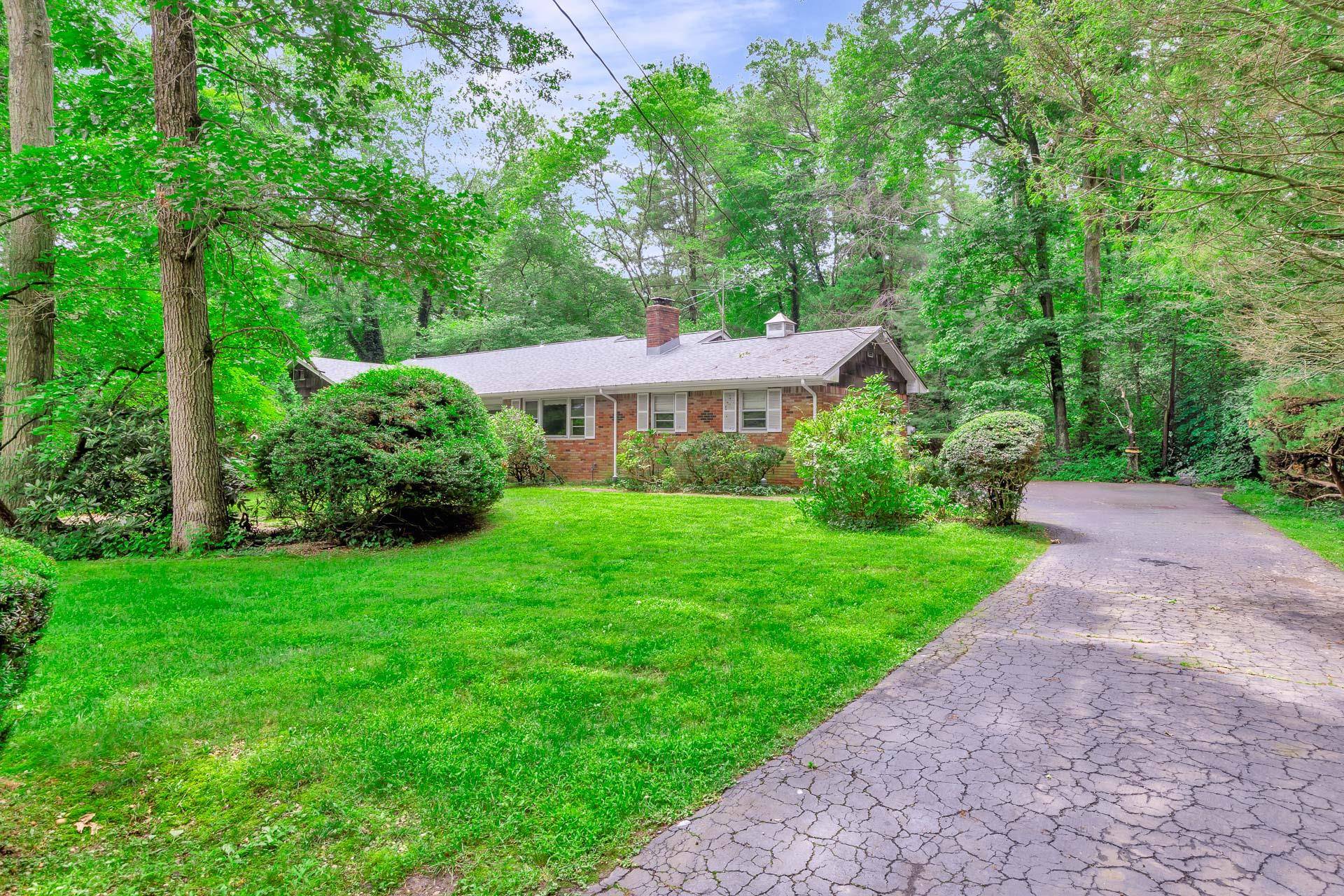 Dix Hills, NY 11746,15 Carol CT