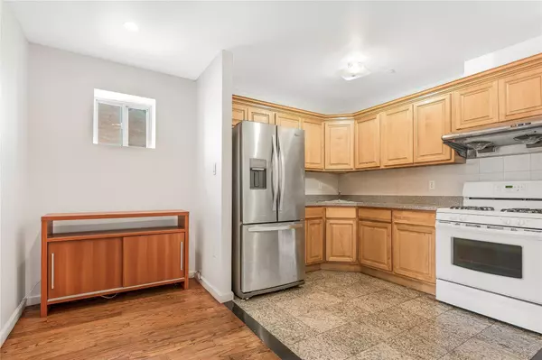 Elmhurst, NY 11373,85-23 Broadway #7C