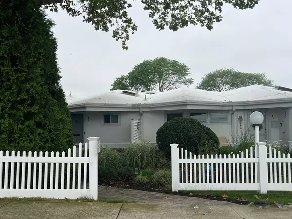 Westhampton Beach, NY 11978,35 Library AVE #8U