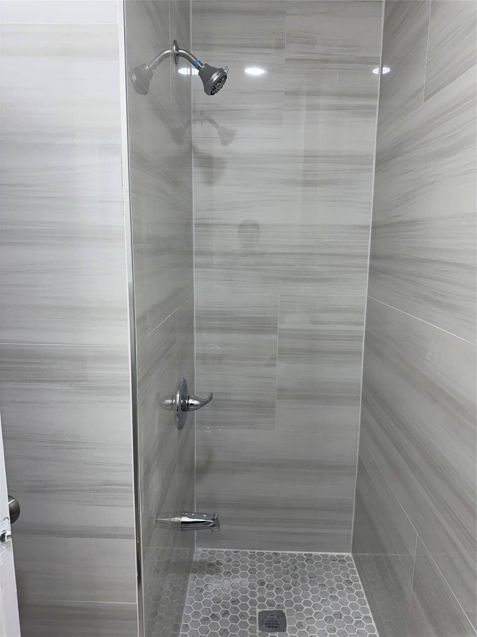 Flushing, NY 11377,56-07 39 AVE