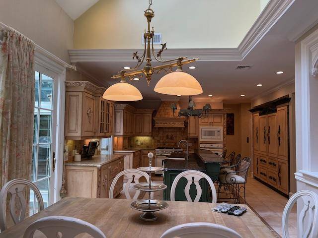 Roslyn, NY 11576,Address not disclosed