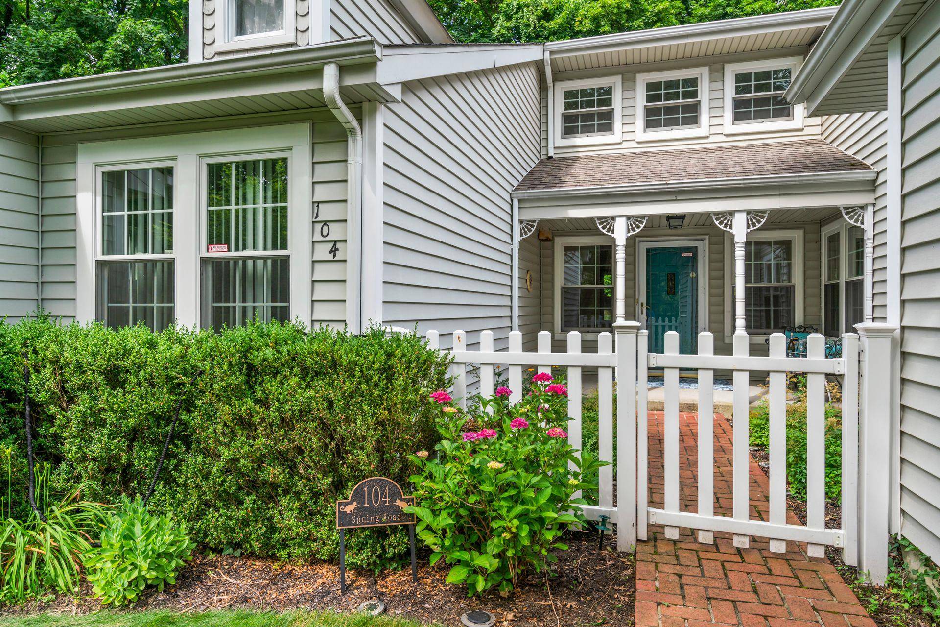 Huntington, NY 11743,104 Spring RD