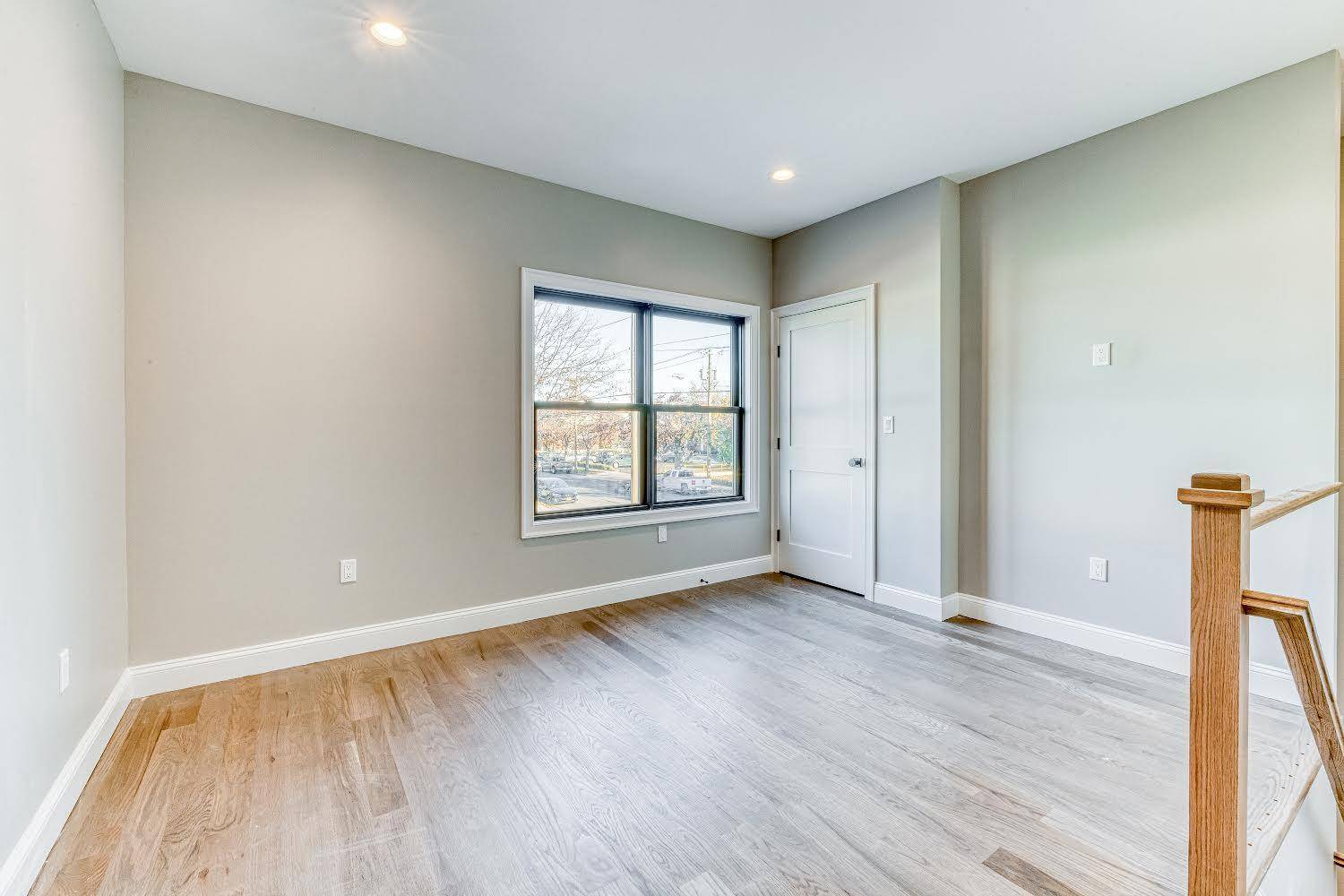 Mineola, NY 11501,79 Roslyn #107