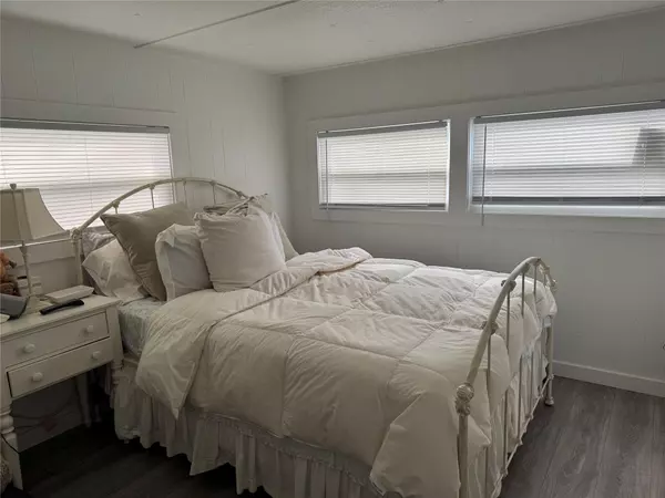 Riverhead, NY 11901,37 Hubbard unit 38