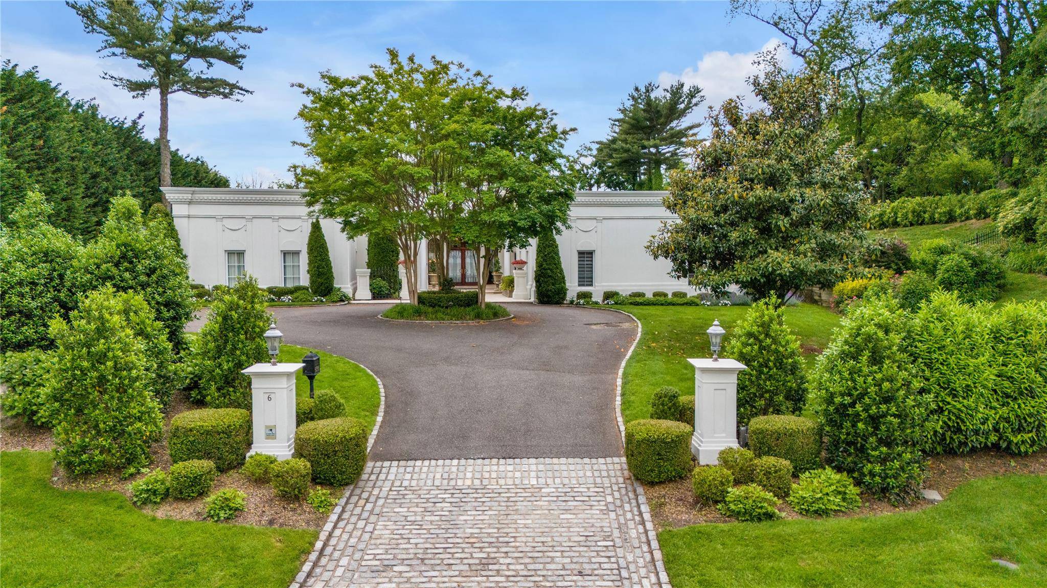 Kings Point, NY 11024,6 Hamptworth DR