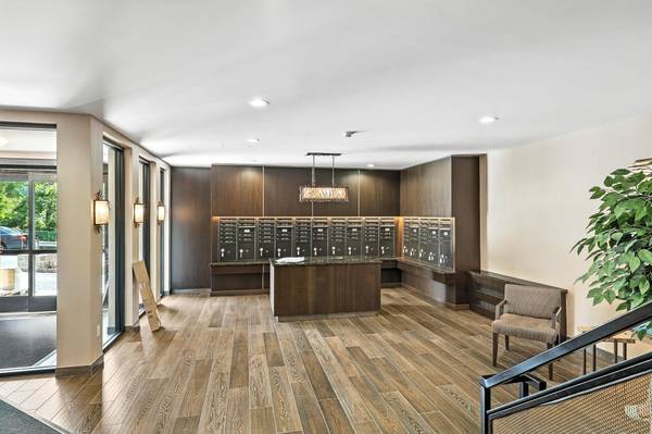 Scarsdale, NY 10583,370 Central Park AVE #3D