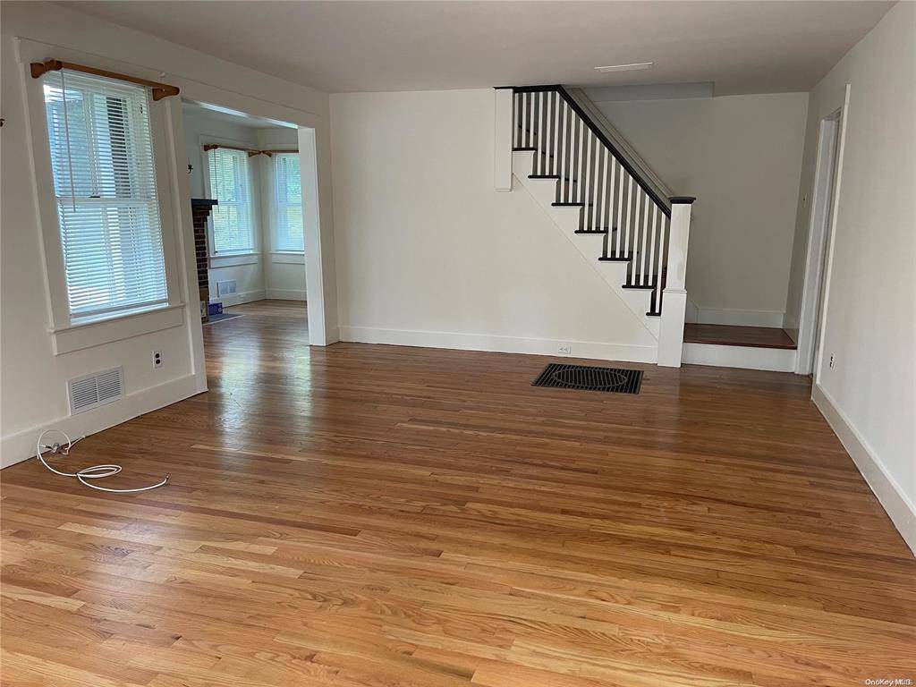 Stony Brook, NY 11790,17 Poplar AVE