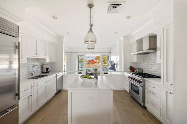 Hampton Bays, NY 11946,45 Old Boathouse LN