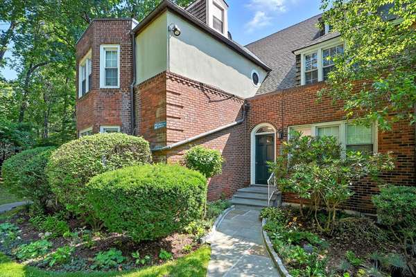 Scarsdale, NY 10583,52 Underhill RD #2B