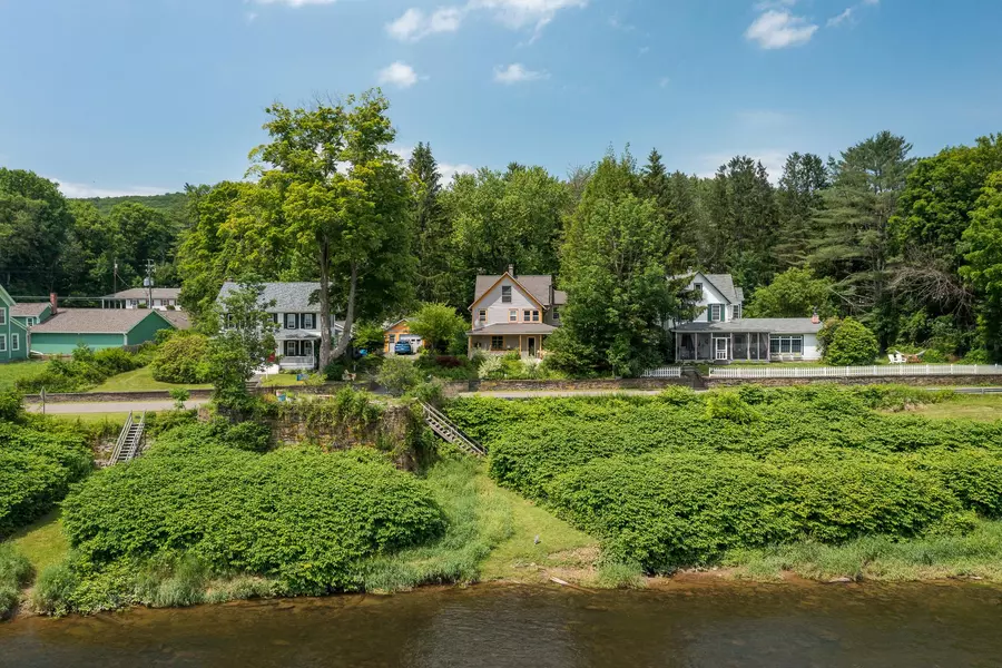 48 River RD, Barryville, NY 12719