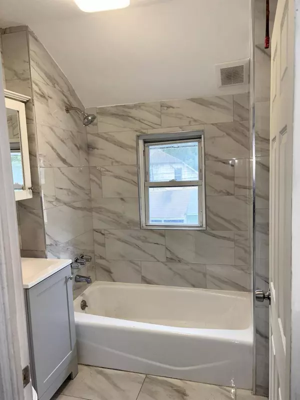 57 Bulwer PL, Brooklyn, NY 11207