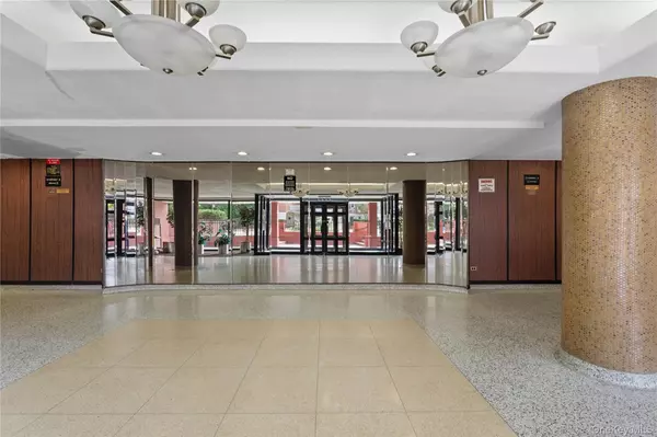 Rego Park, NY 11374,66-01 Burns #3V