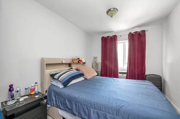 Corona, NY 11368,58-07 Van Cleef ST