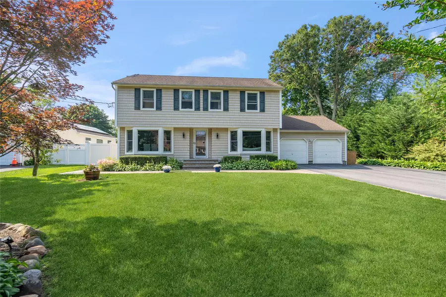 42 Colonial ST, East Northport, NY 11731