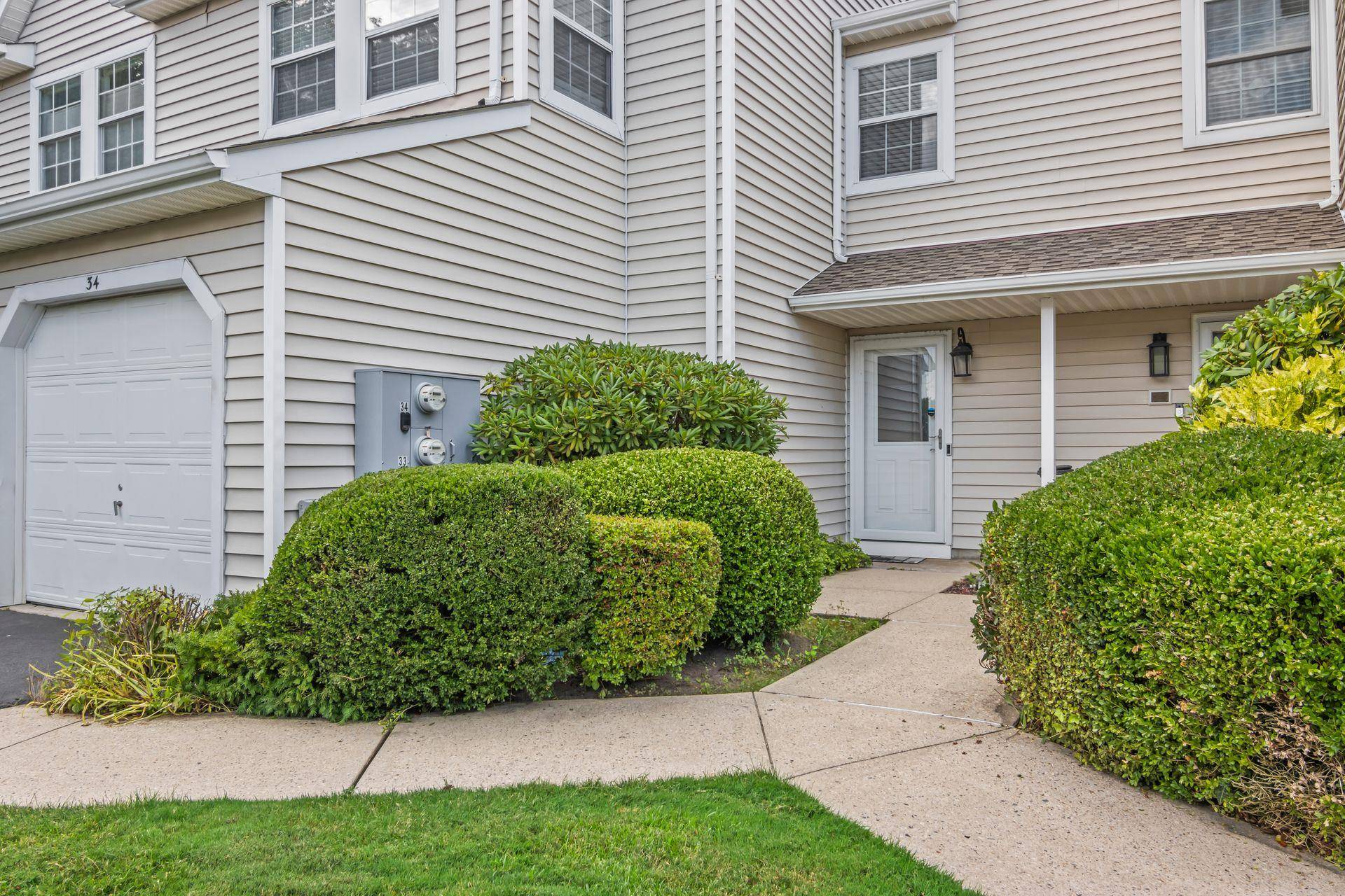 East Setauket, NY 11733,34 Thomas LN