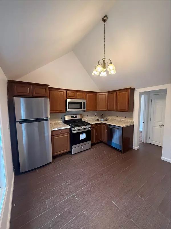 136 5th AVE, Bay Shore, NY 11706