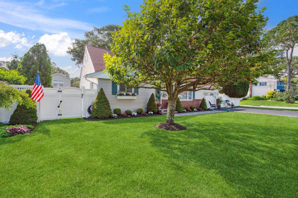 West Islip, NY 11795,531 Myrtle AVE