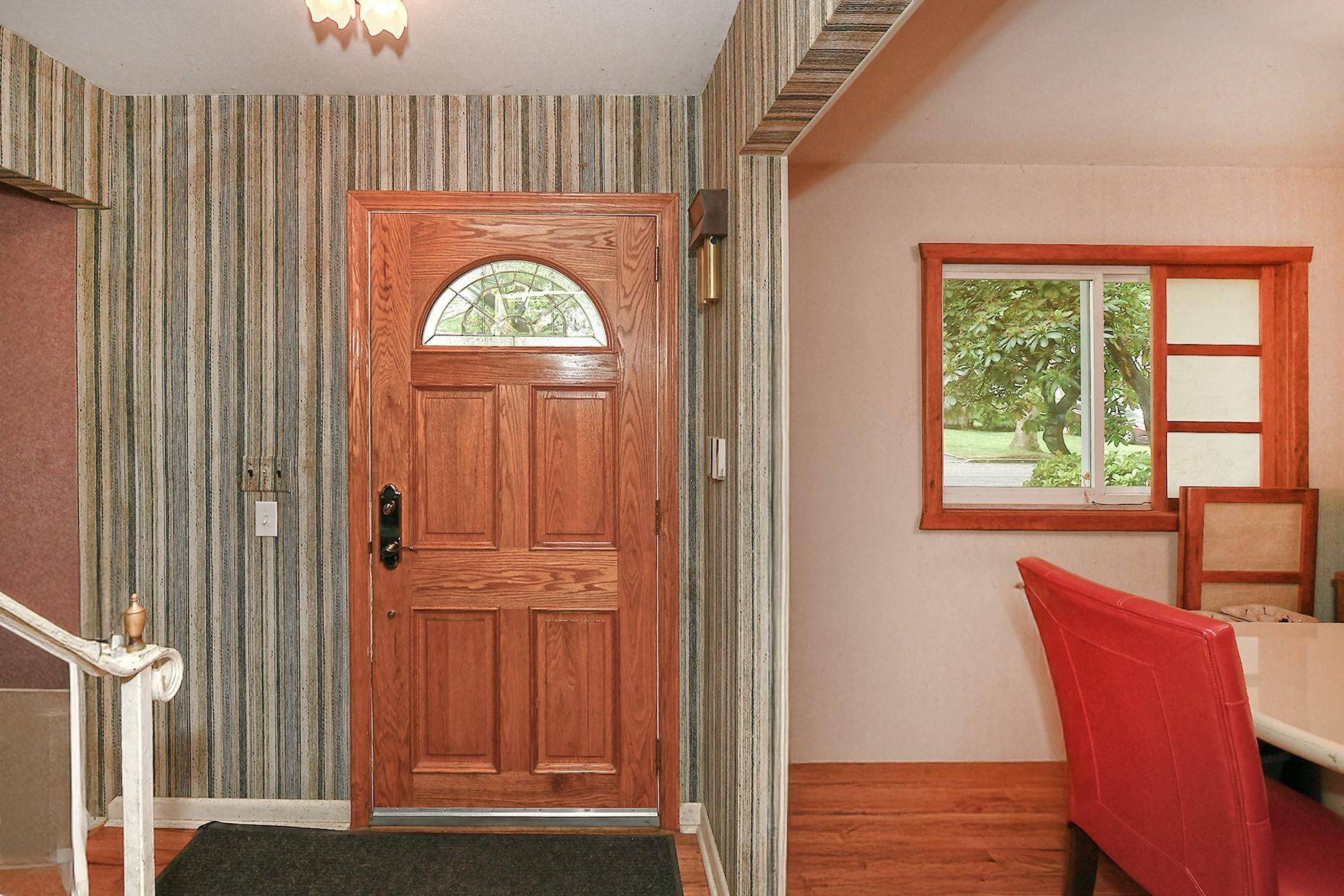 Melville, NY 11747,27 Newtown LN