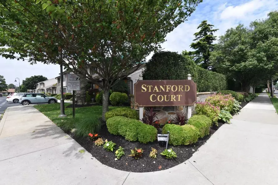 19 Stanford CT #19, Wantagh, NY 11793