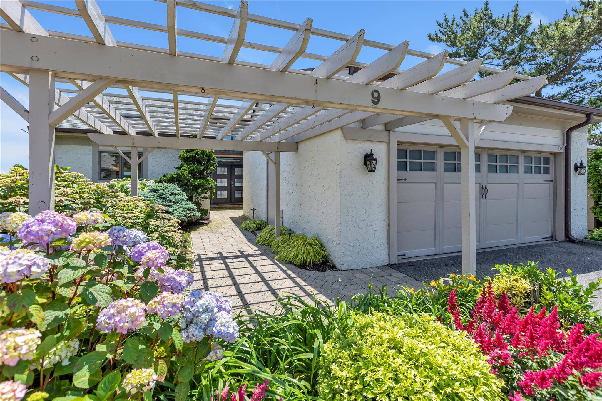 Bay Shore, NY 11706,9 Captains WALK