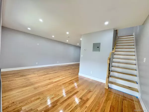 Saint Albans, NY 11412,114-62 203rd ST