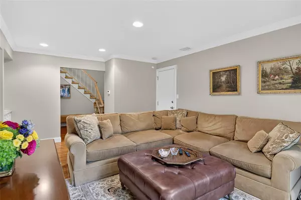 Jericho, NY 11753,7 Meadowood DR